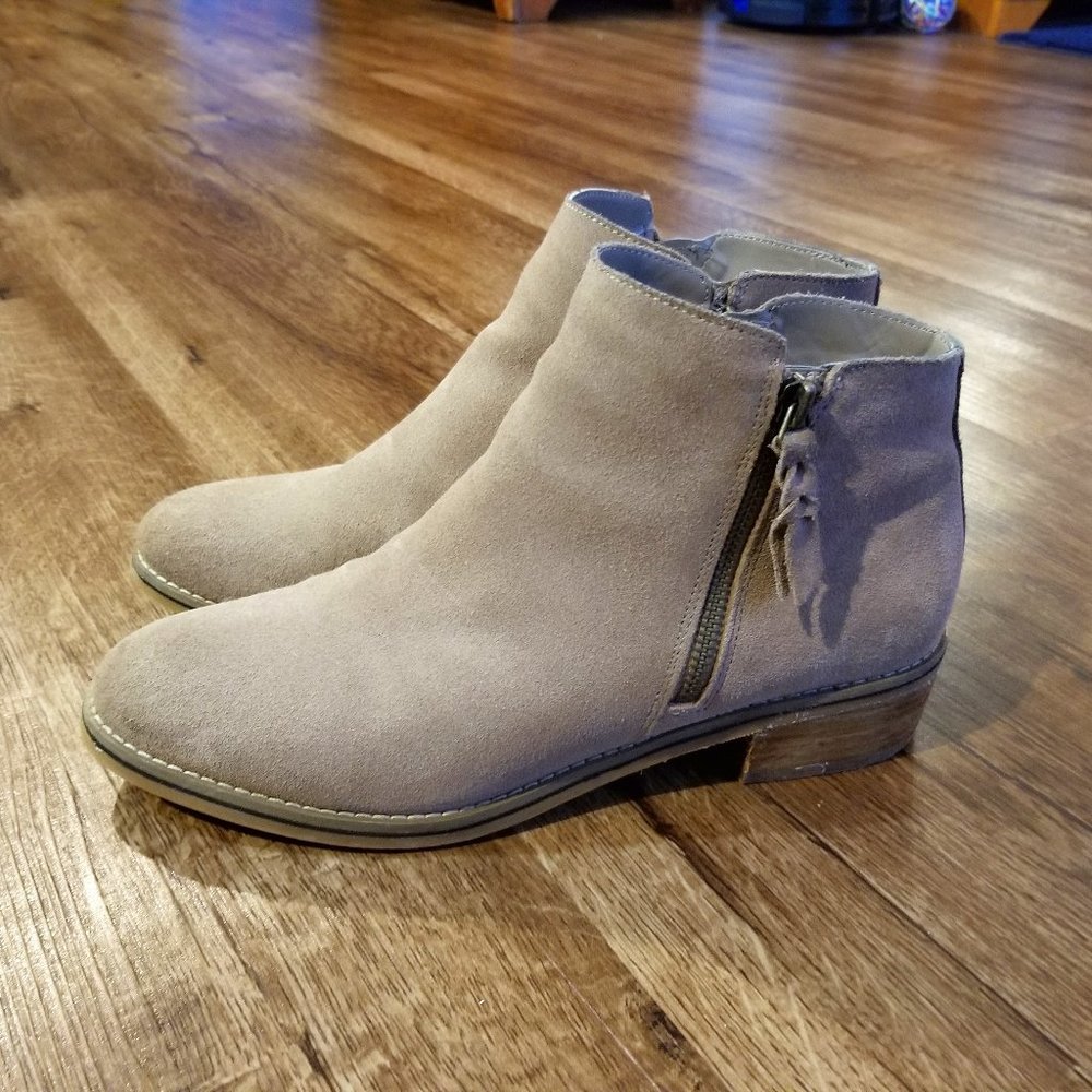 Blondo Liam Women's 10 Taupe Booties, Waterproof Low Heel